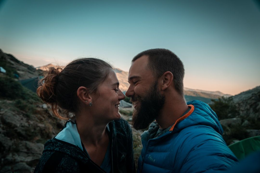 Photo Couple hiking